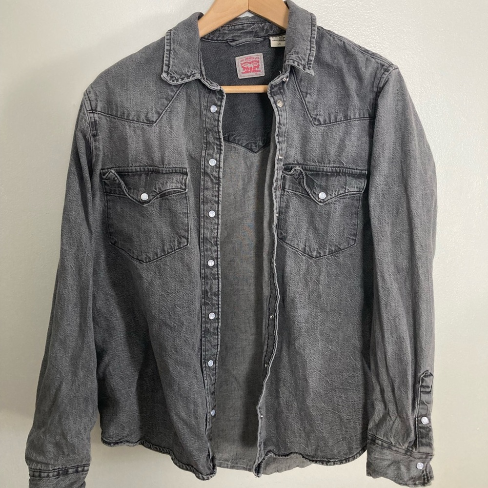 Levi's Gray Jean Jacket with Classic Western Style